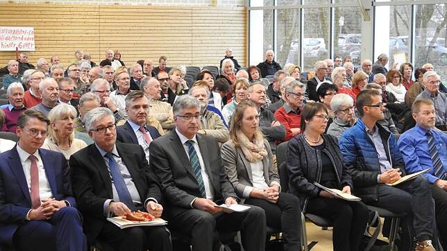 Die Kreistagssitzung in Wallbach stieß auf großes Interesse. Unter den Zuschauern brachen sich immer wieder Emotionen Bahn. Die Kritik ...