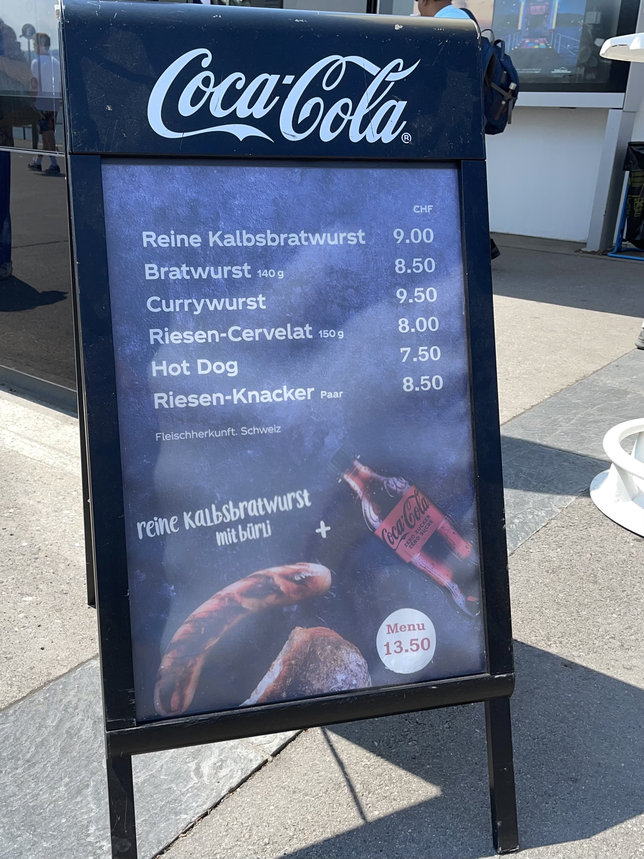 Kaum zu glauben: Bratwurst für 8,50 Franken und für 9,50 Franken eine Currywurst.