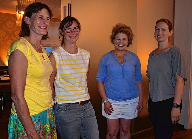 Brigitte Gierhake, Anika Schneider, Astrid Presser und Sofie Ludwig (von links) vom Verein Therapeutisches Reiten freuen sich über Hilfe.