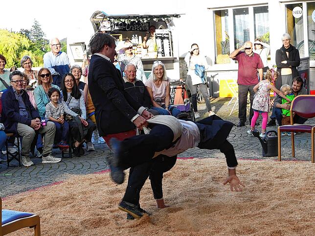 Das „Duo Swing“ begeisterte mit Akrobatik und Humor.