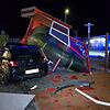 Endstation Kinderrutsche: Mit einem Promille Alkohol im Blut und überhöhter Geschwindigkeit rast ein 27-Jähriger mit seinem Auto in die ...