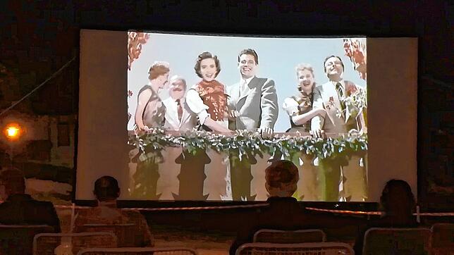 Todtmoos diente 1953 als Kulisse für den Heimatfilm &bdquo;Wenn am Sonntagabend die Dorfmusik spielt&ldquo;. Im Bild eine Szene auf der ...