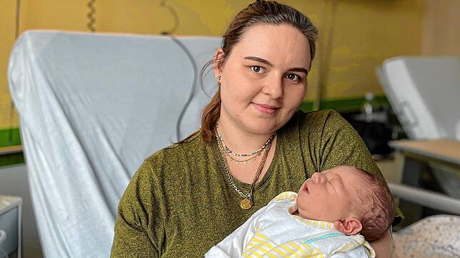 Neujahrsbaby 2022: Nelio mit Mama Annika Kurtz aus VS-Villingen.
