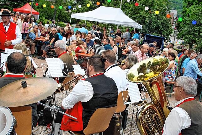 Zum Rahmenprogramm gehörte auch Blasmusik vom Musikverein Todtmoos-Weg