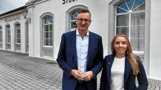 Die Grünen-Landtagsabgeordnete Saskia Frank und der Fraktionsvorsitzende der Grünen im baden-württembergischen Landtag Andreas Schwarz ...