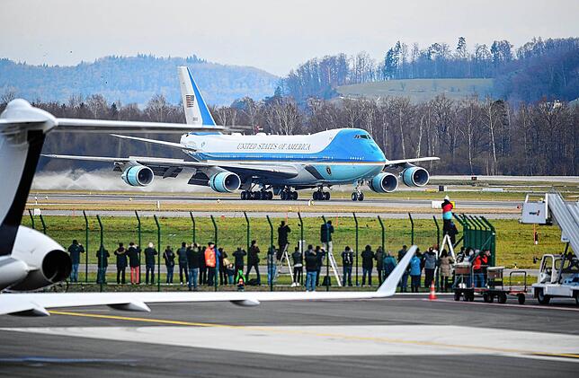 Die Air Force One, hier in Zürich-Kloten mit US-Präsident Donald Trump auf dem Weg zum Weltwirtschaftsforum in Davos, wird diesen Winter ...