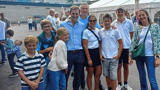 Geschäftsführer Emanuel Rauter mit seiner Familie Xaver, Ferdinand, Josefine und Emanuel Rauter, Uwe und Sylvia Planko mit ihren Söhnen ...