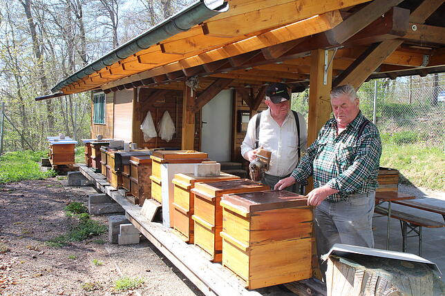 Die beiden Vollblutimker Oskar Bier und Ludwig Kromer kämpfen seit Jahren um die Bienen und Insekten.