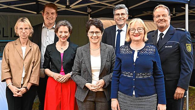 Bei der Eröffnung (von links): Iris Janke, Grünen-Landtagsabgeordneter Niklas Nüssle, Lörrachs Landrätin Marion Dammann, Marion Gentges, ...