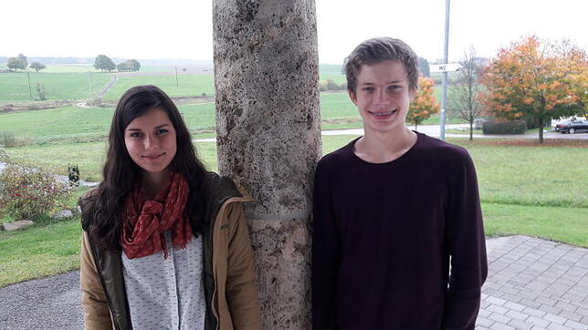 Für Annika Göller und Elias Hensler ist der Auftritt im Musical "Die Schöne und das Biest" so wie für die meisten der Beteiligten nicht ...