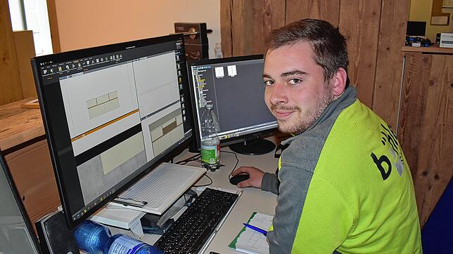 Eric Böhler stieg nach Abschluss seiner Schreinerausbildung im Betrieb seines Vater Clemens Böhler ein. Er bereitet sich auf seine ...