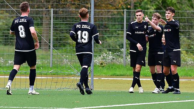 Bild : FC Zell besiegt den SV Waldhaus mit 3:0 – und wir haben Bilder!