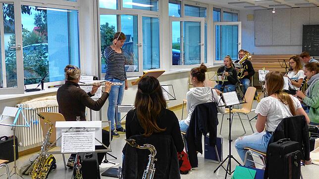 Im Juli dieses Jahres hat Julia Pichler den Dirigentenstab beim Musikverein Riedern am Wald übernommen. Der Musikverein hat aktuell ...