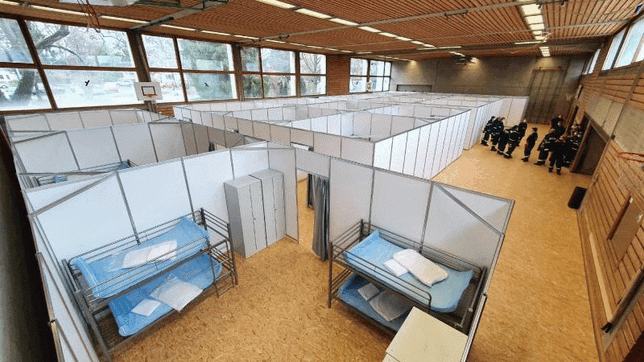 Vom Ferienhaus in die Turnhalle: Viele Geflüchtete aus der Ukraine müssen ihre Ferienunterkunft innerhalb der nächsten Tage verlassen.