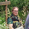 Waldpädagogin Lena-Marie Stefan erzählt interessante Informationen zum Borkenkäfer.