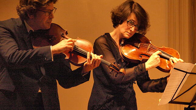 Zum Preisträgerkonzert auf Schloss Bonndorf hatte der Förderpreisträger des Jahres 2000, Patrick Jüdt, Bratschenkollegin Geneviève ...