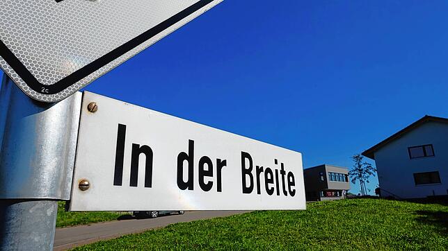 Da geht‘s lang in das künftige Baugebiet „Breite“ in Görwihl. Hinten links das Feuerwehrhaus.