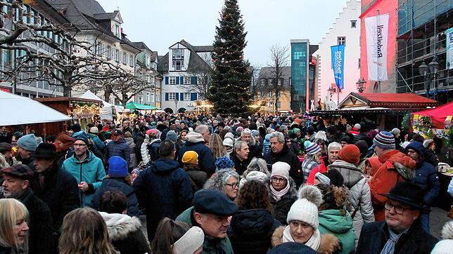 Der Andrang am Christkindlemarkt war groß. Doch eine Voraussetzung für den Besuch war unabdingbar: Keine Angst vor Menschenmassen.