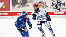 Zum ersten Mal im Schwenninger Trikot: Neuzugang Danny O‘Regan (rechts) im Spiel gegen die Straubing Tigers.