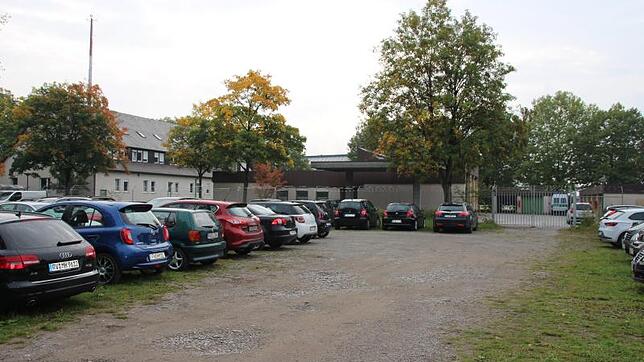 Zurzeit findet sich hinter dem Häfler Polizeirevier ein Ausweichparkplatz, den die Stadt aufgrund der Bauarbeiten in der Ehlersstraße ...