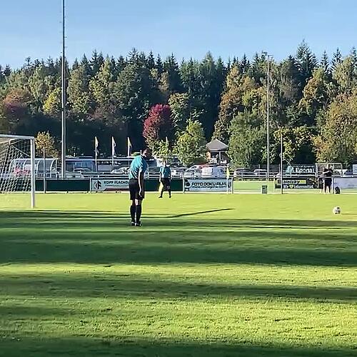69. Min Königsfelds Kapitän verwandelt sicher vom Elfmeterpunkt zum 1:1