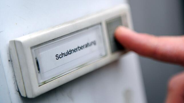Schulden können unter gewissen Umständen verjähren. Dieser Fall tritt jedoch nur selten ein.