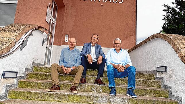 Lorenz Duelli, Alfred Rock und Heinrich Stengele (von links) sind bei den Gemeinderatswahlen nicht mehr angetreten und verfolgen die ...