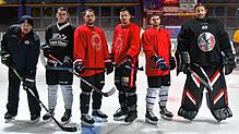 Die Neuen beim EHC Herrischried: Der aus Ratingen gekommene Trainer Marcel Novotny (hinten, links) mit den Neuzugängen (weiter von ...