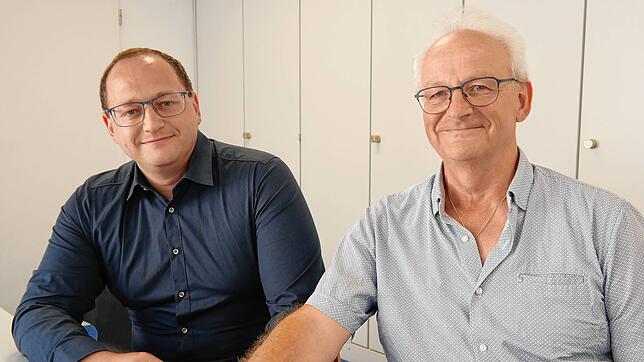 Bürgermeisterstellvertreter Christoph Schwab (links, SPD-Gemeinderat) und seinem Vater Armin Schwab bereiten die jüngsten Ereignisse in ...