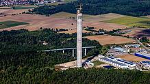 Im Grau des Rohbaus präsentiert sich der Wolkenkratzer in Rottweil derzeit noch - und damit so wie auf diesem Archivbild vom vergangenen ...