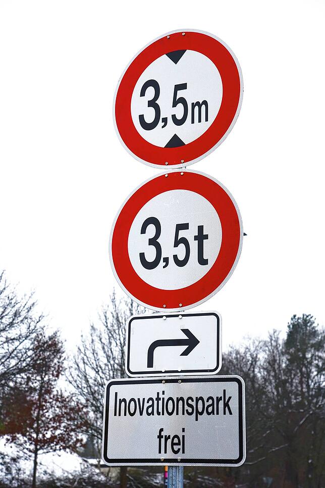 Auf die Höhenbegrenzung wird bereits an der Kirnacher Straße hingewiesen.