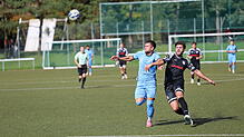 Flavius-Nicolae Oprea (links) vom ESV Südstern Singen hier im Duell gegen seinen Gegenspieler vom FC Wolfenweiler-Schallstadt.