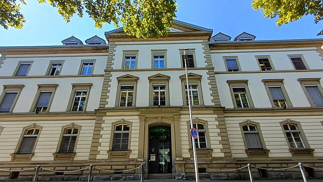 (Archivbild) Am Amtsgericht Konstanz wurde Anfang September unter anderem wegen des Vorwurfs der Beleidigung, des Widerstands gegen ...