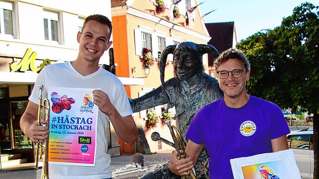 Jonas Fluck, Frontmann der Band Blaska (links), und Tobias Franz (rechts) von der Froschenkapelle stellten sich bei der Präsentation des ...