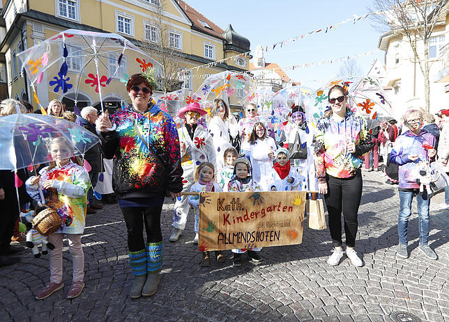 Bild 12: Bilder vom Kinderumzug: So viel Spaß hat der Eschinger Nachwuchs bei der Fasnet