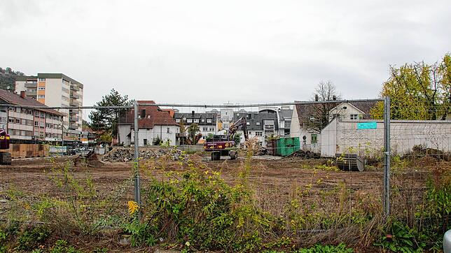 Auch das letzte Gebäude entlang der Hauptstraße ist inzwischen verschwunden. Hier soll später das Scheffelareal entstehen, das sowohl ...