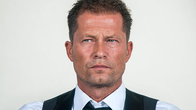 Til Schweiger blickt auf Fotos manchmal etwas grimmig drein &ndash; auf Instagram zeigt er sich oft sehr humorvoll.