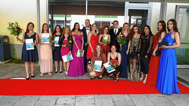 Bild : Schüler aus der Bodensee-Region freuen sich über ihre Abschlusszeugnisse – hier gibt‘s ihre Bilder
