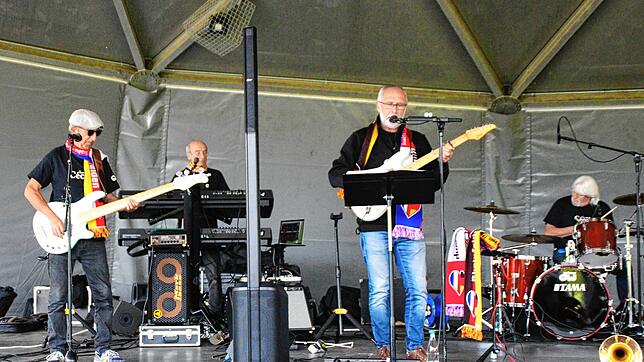 Die Band Cecile aus Rheinfeldens Partnerstadt Fécamp bot Rock vom Feinsten beim Familienfest auf dem Tutti-Kiesi-Areal. Foto: Rolf Reißmann