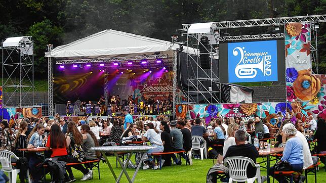 (Archivbild) Weinfest-Abend bei der Sommerwiese im Bodensee-Stadion: Die Besucher waren während der Pandemie froh, dass doch ein paar ...