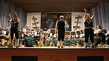 Unter der Leitung von Ehrendirigent Thomas Villinger paart die Trachtenkapelle Häusern ihr musikalisches Können mit bester Stimmung. ...