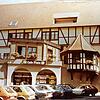 1982: Dass zwischen dem damaligen Café Platz und dem Hechtbrunnen Autos parkten, war in den 80er Jahren ganz normal. Wer dachte da schon ...