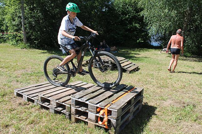 Der Radsportverein bietet erstmals einen Kids-Bike-Park an, andem Kinder und Jugendliche ihre Geschicklichkeit beweisen können.