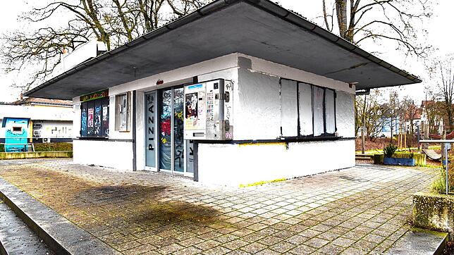 Alles weiß. Die Hassgraffitis am Brigach-Kiosk, der bald abgerissen werden soll, sind übermalt.