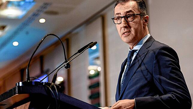 Cem Özdemir (Bündnis 90/Die Grünen), Bundesminister für Ernährung und Landwirtschaft wurde aus Solidarität mit der heimischen ...