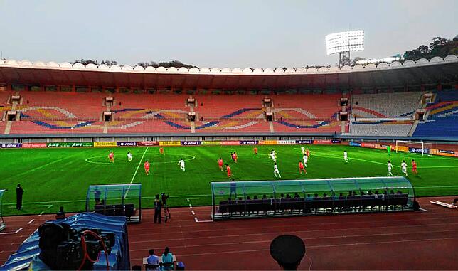 Im größten Stadion der Welt trafen Nord- und Südkorea in einem Qualifikationsspiel aufeinander. Trotz der beeindruckenden Kapazität von ...
