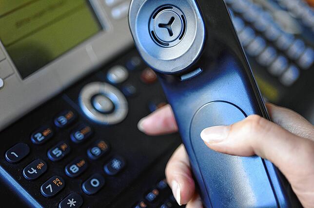 Behörden arbeiten auch andernorts am Verbraucherschutz. Die EU-Kommission will etwa niedrigere Gebühren im deutschen Telefon-Festnetz ...