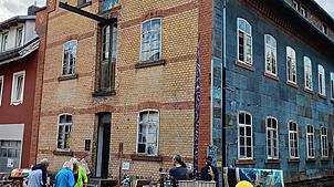 Das ab 1888 errichtete Gebäude der Klosterbergfabrik an der Friedrichstraße 5a ist seit 2022 ein Industriedenkmal. Die Fabrik hat auch ...