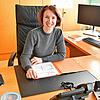 Die Stockacher Bürgermeisterin Susen Katter am Schreibtisch in ihrem Büro. Sie ist seit 1. Januar die erste Chefin im Rathaus.