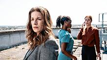Schauspielerin Lou Strenger spielt in „David und Goliath“ (im Hintergrund Melodie Simina und Ulrike C. Tscharre) die Hauptrolle der Dina ...